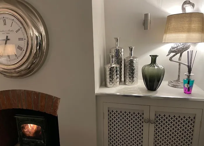 2 Bed Cosy Cottage - Central Bawtry - High End Furnishings