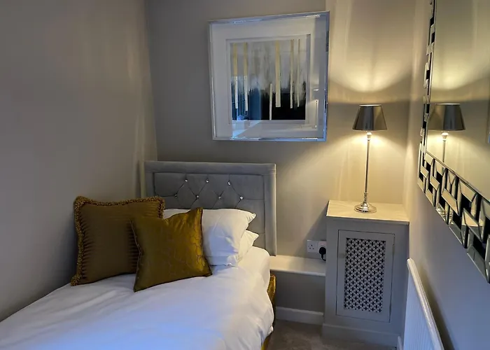 2 Bed Cosy Cottage - Central Bawtry - High End Furnishings
