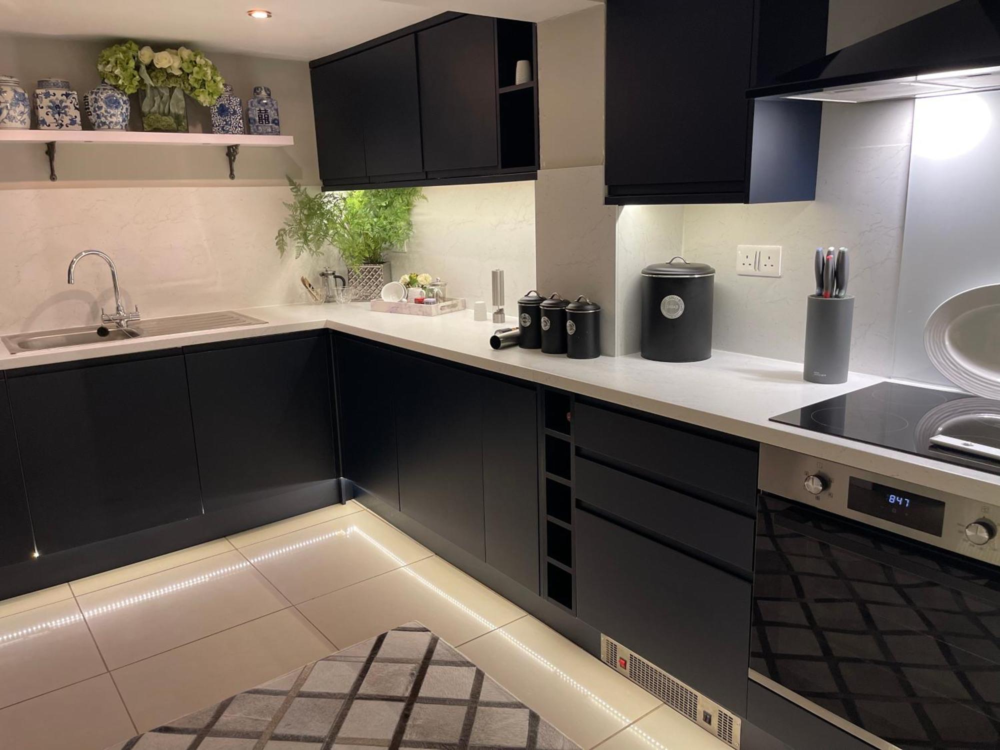 2 Bed Cosy - - High End Furnishings * Bawtry