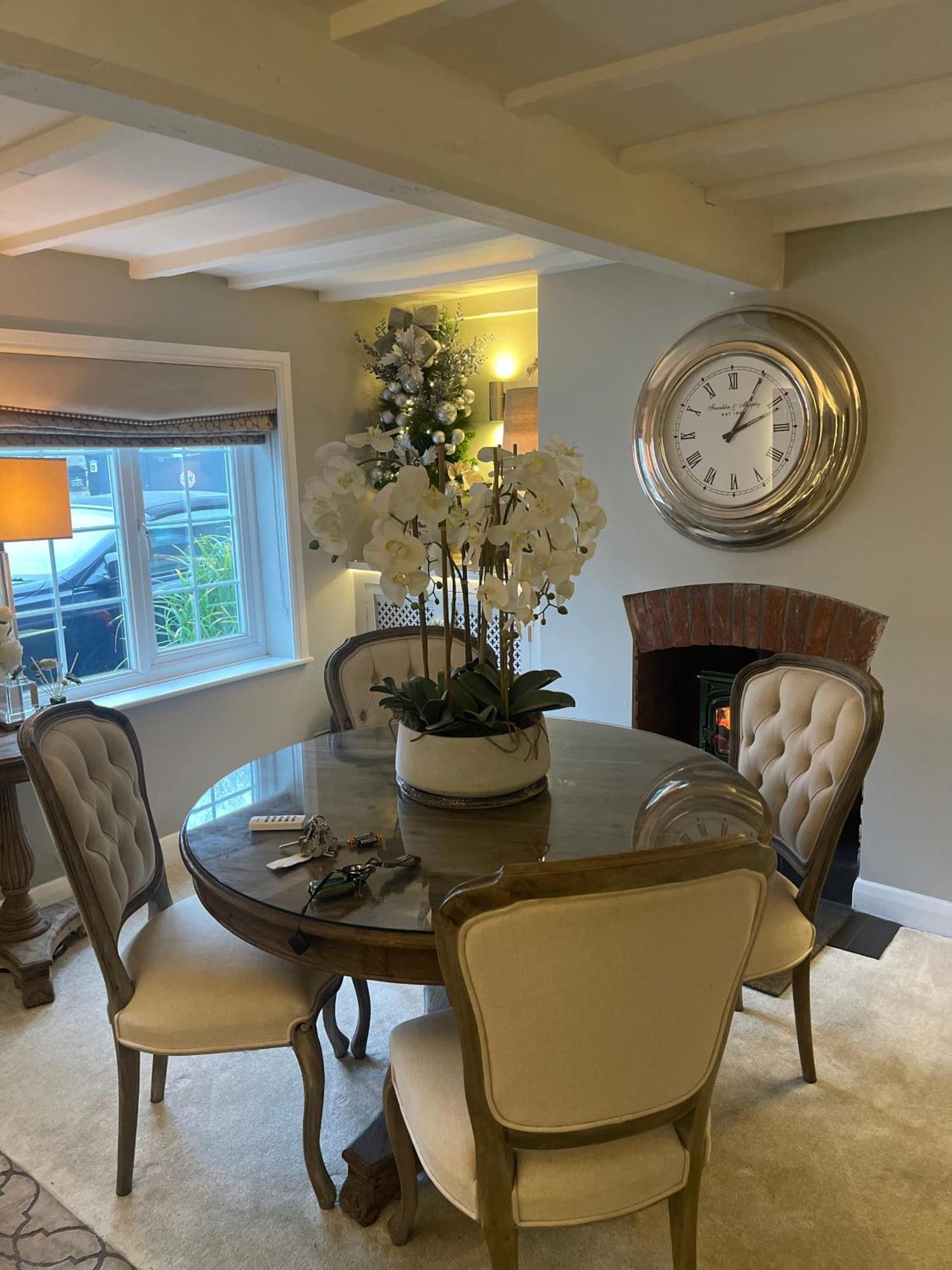 2 Bed Cosy - - High End Furnishings *